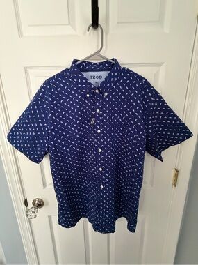 Izod Navy Blue Short-Sleeve Button-Down with White Crescent Print